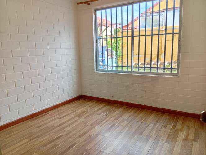 ACOGEDORA  CASA EN PASAJE CERRADO EN PEÑUELAS