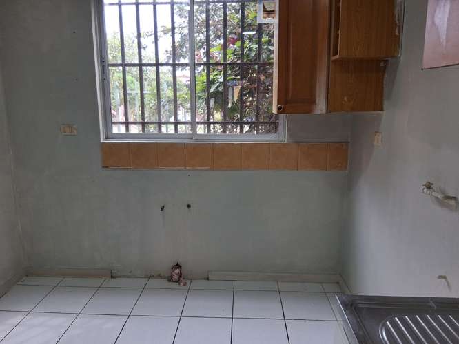 ACOGEDORA  CASA EN PASAJE CERRADO EN PEÑUELAS