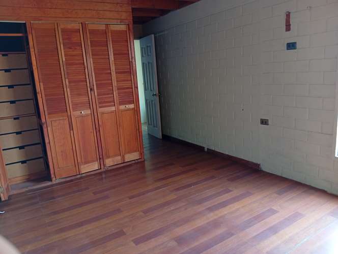 ACOGEDORA  CASA EN PASAJE CERRADO EN PEÑUELAS