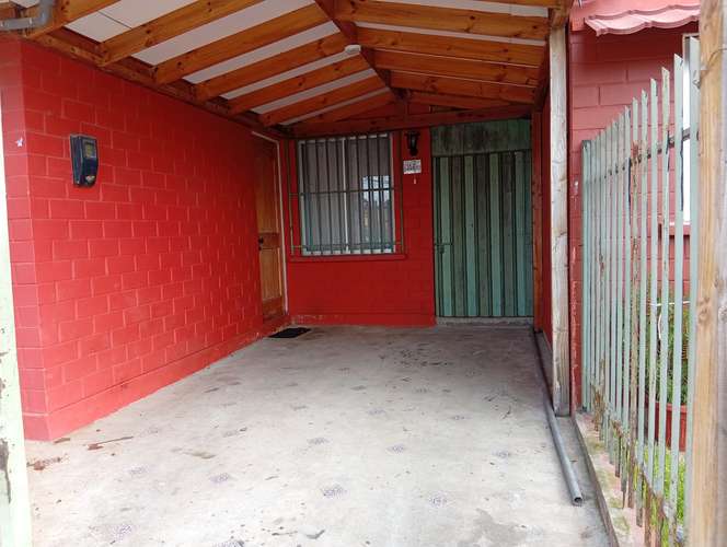 ACOGEDORA  CASA EN PASAJE CERRADO EN PEÑUELAS