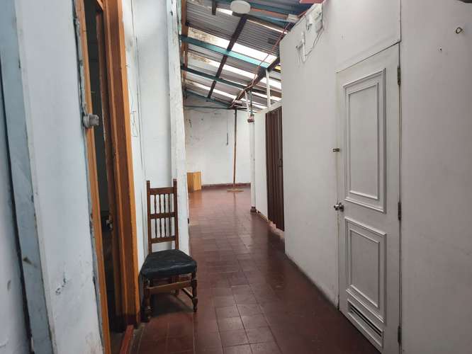 ARRIENDA CASONA CALLE CUEVAS, BARRIO MATTA, USO COMERCIAL - Imagen 7
