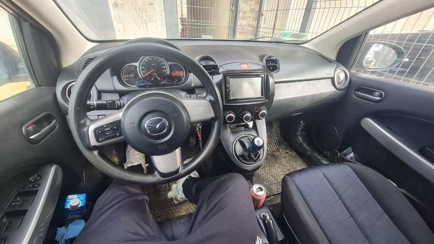 Mazda demio