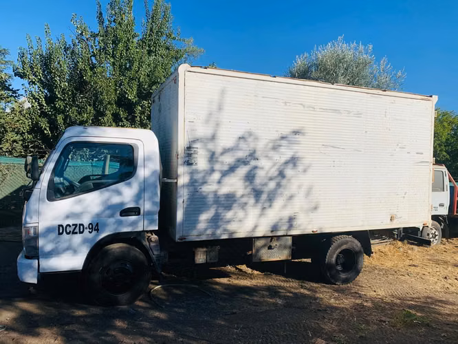Camion Mitsubishi Fuso Canter