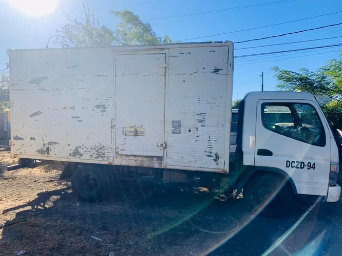 Camion Mitsubishi Fuso Canter