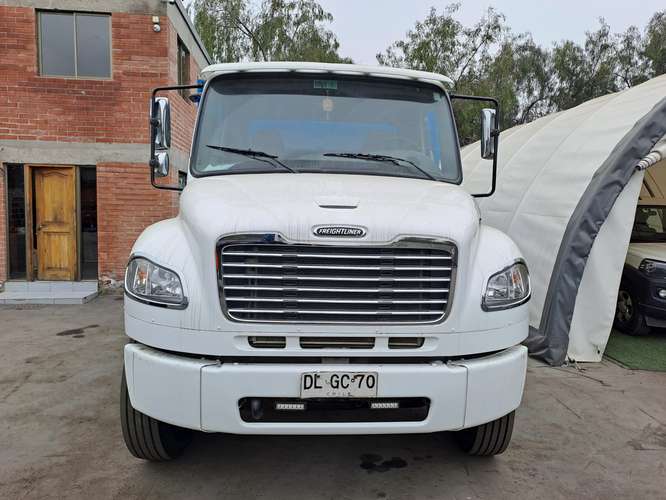 Camión plano Freightliner  M2 106 6x4