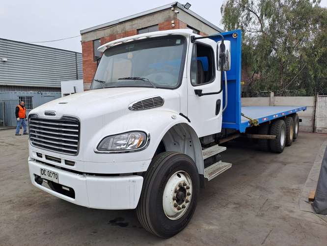 Camión plano Freightliner  M2 106 6x4
