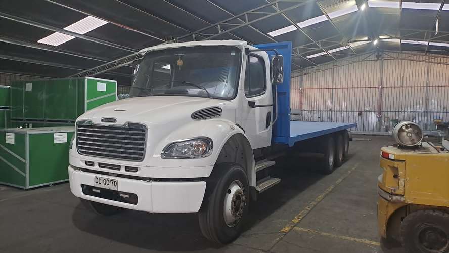 Camión plano Freightliner  M2 106 6x4
