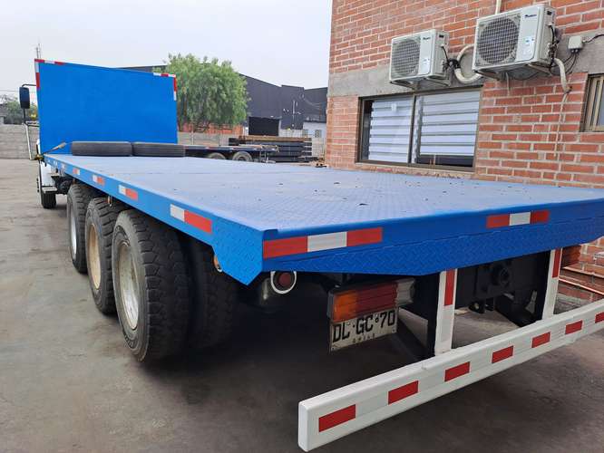 Camión plano Freightliner  M2 106 6x4