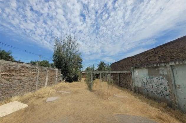 SE VENDE SITIO DE 387M2 URBANIZADO. CERCANO A METRO LO PRADO