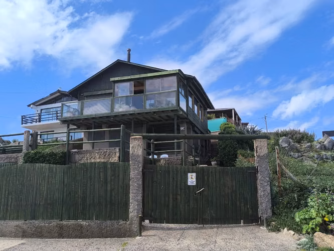 HERMOSA CASA EN PRIMERA LINEA CON ESPECTACULAR VISTA AL MAR EN EL QUISCO