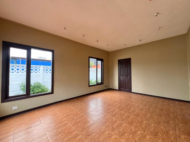 CASA USO COMERCIAL 5D/3B ZONA CENTRICA - Imagen 5