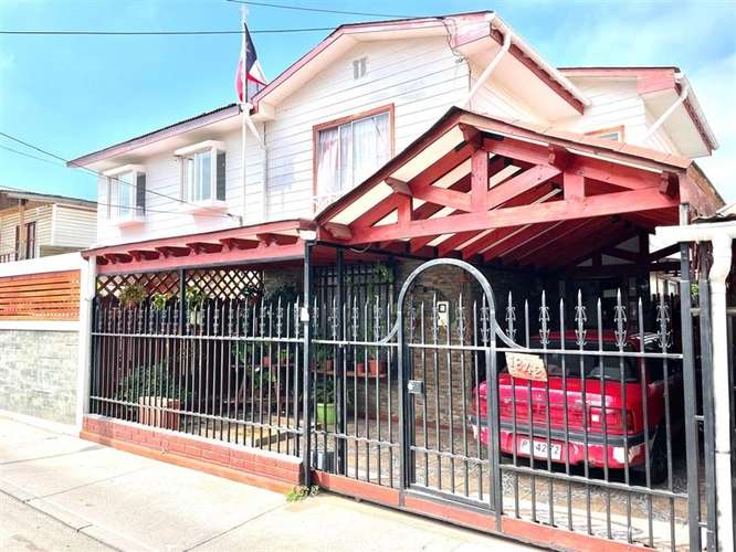 Casa en venta de 4 dorm. en Calera
