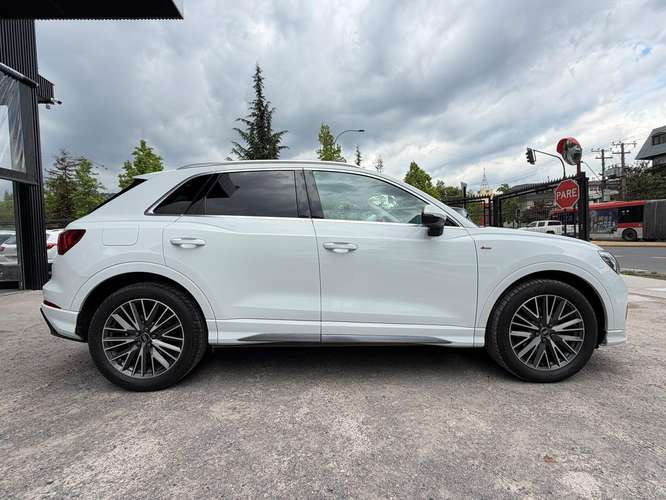 AUDI Q3  2023