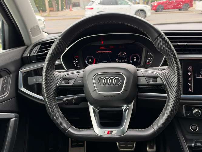 AUDI Q3  2023