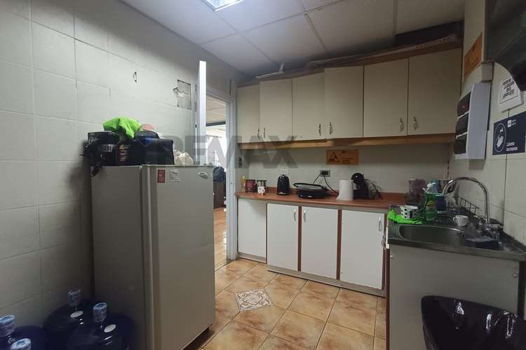 Oficina en arriendo! (metro santa lucia) - Imagen 11