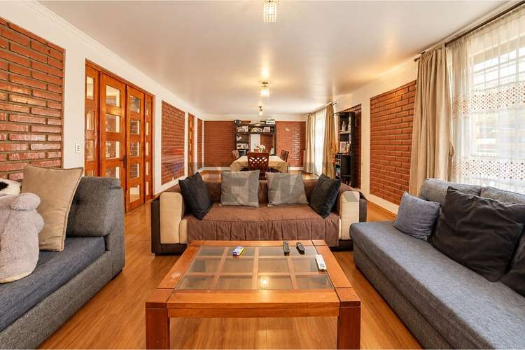 Casa de 4 dormitorios con amplio patio en ñuñoa - Imagen 8