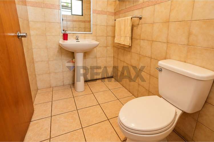 Casa de 4 dormitorios con amplio patio en ñuñoa - Imagen 17