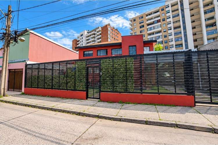 Casa de 4 dormitorios con amplio patio en ñuñoa - Imagen 2