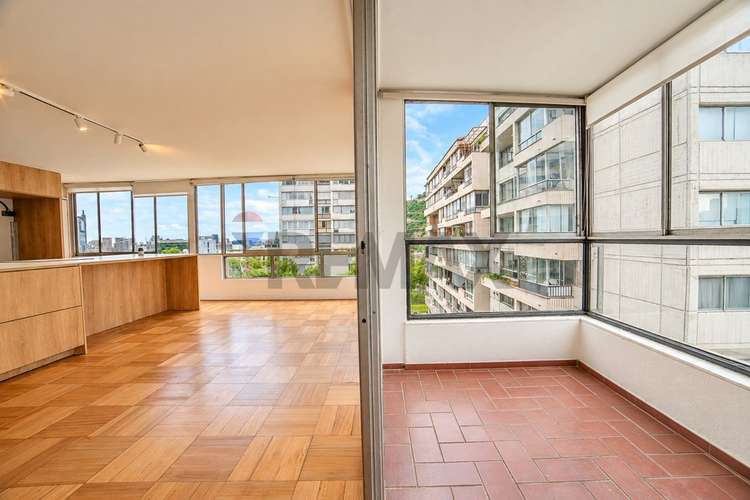 Amplio 4d y 3b con terraza y vista a santiago - Imagen 12
