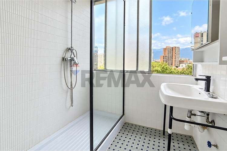 Amplio 4d y 3b con terraza y vista a santiago - Imagen 35