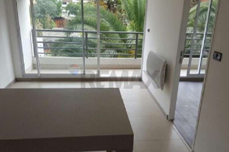 Departamento luminoso con balcón y piscina - Imagen 3