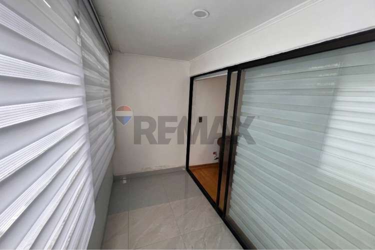 Arriendo último piso 1d amplio 2b con terraza - Imagen 12