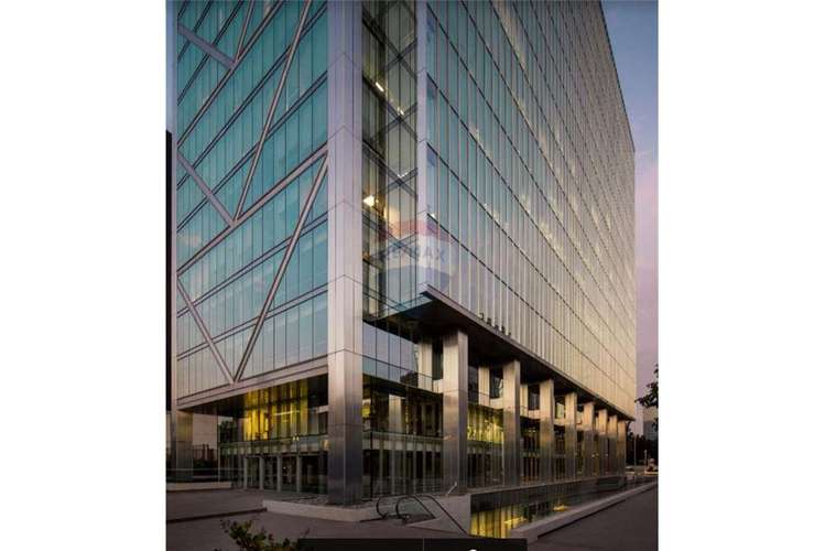 Oficina en nueva las condes semi amoblada