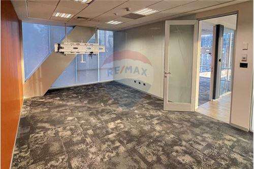 Oficina en nueva las condes semi amoblada - Imagen 10