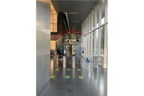 Oficina en nueva las condes semi amoblada - Imagen 13