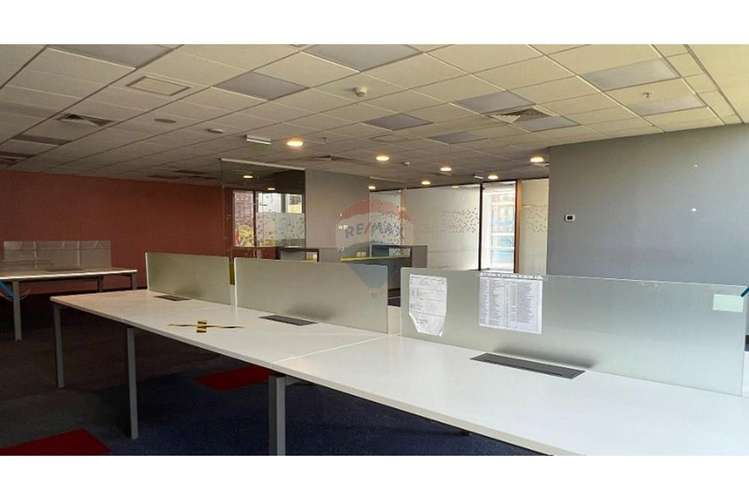 Oficina en nueva las condes semi amoblada - Imagen 6