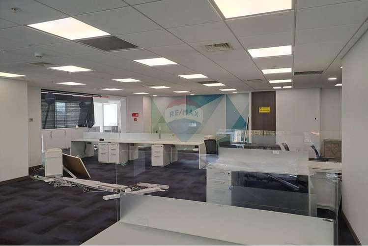 Oficina en nueva las condes semi amoblada - Imagen 18