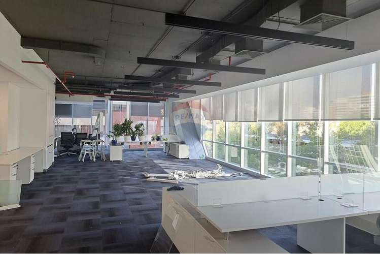 Oficina en nueva las condes semi amoblada - Imagen 19