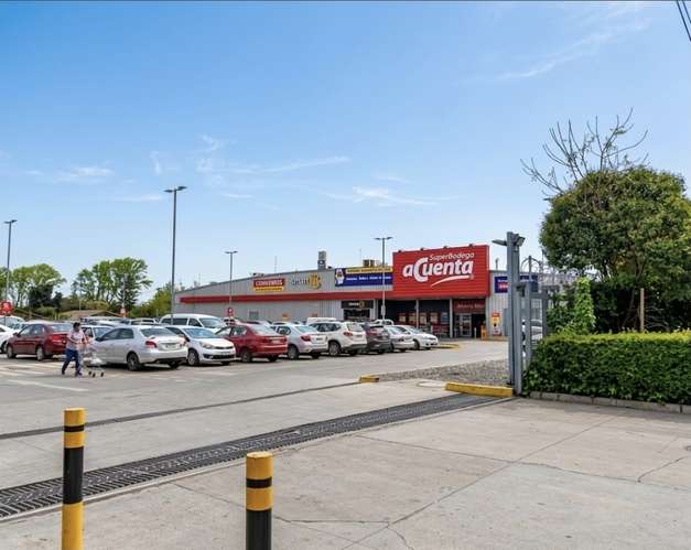 VENDE CASA FRENTE A SUPERMERCADO PASOS ESTADIO RENGO