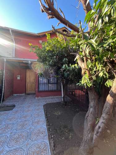Casa en Venta de 2 pisos 2D1B en Maipú (187421)