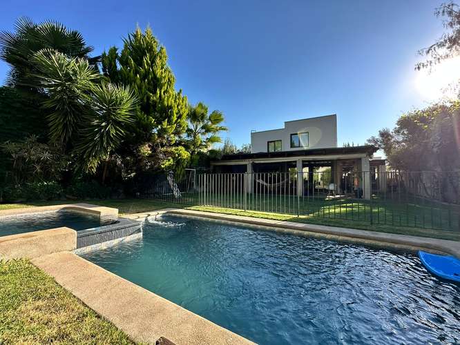VENTA DE CASA DE 5D-5B. DE 2PISOS. 507M2 TOTALES. PIEDRA ROJA