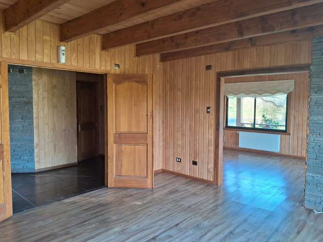 SE VENDE PARCELA CON CASA, REMODELADA. CALLE LOS ARRAYANES