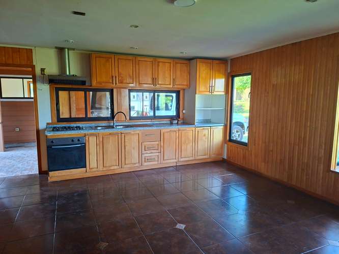 SE VENDE PARCELA CON CASA, REMODELADA. CALLE LOS ARRAYANES