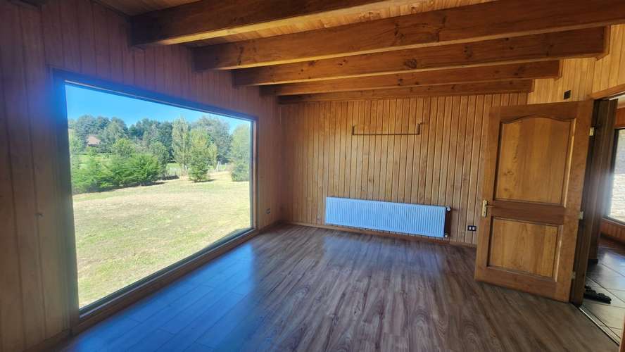 SE VENDE PARCELA CON CASA, REMODELADA. CALLE LOS ARRAYANES