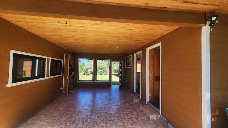 SE VENDE PARCELA CON CASA, REMODELADA. CALLE LOS ARRAYANES