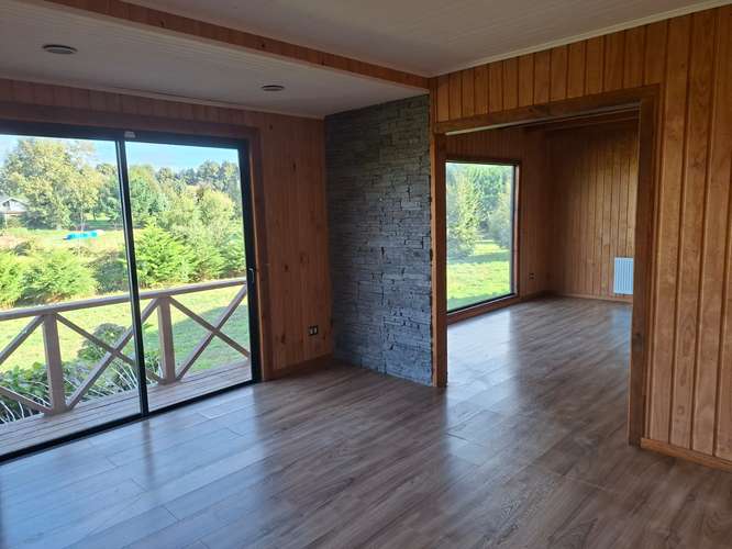 SE VENDE PARCELA CON CASA, REMODELADA. CALLE LOS ARRAYANES