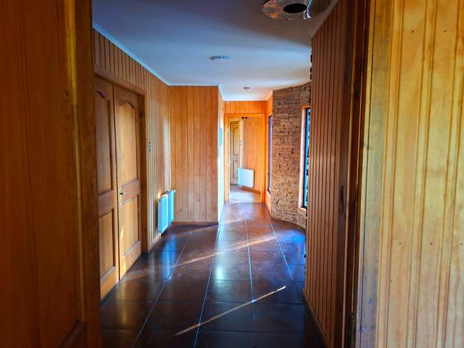 SE VENDE PARCELA CON CASA, REMODELADA. CALLE LOS ARRAYANES