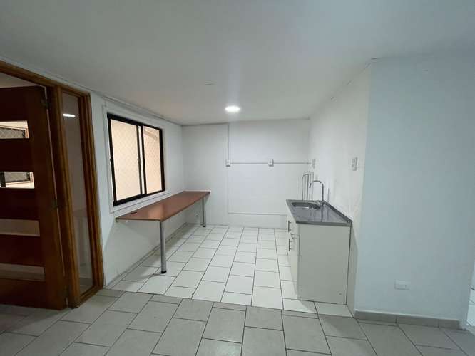 Se Arrienda inmueble con oficinas para empresas