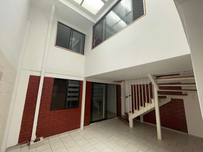 Se Arrienda inmueble con oficinas para empresas