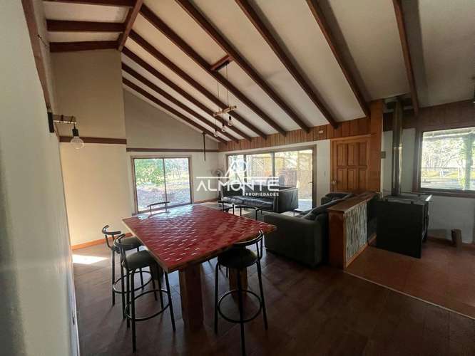 CASA EN PARCELA SANTA JUANA CON PISCINA, QUINCHO Y SEGURIDAD