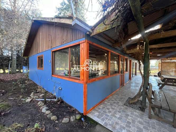 CASA EN PARCELA SANTA JUANA CON PISCINA, QUINCHO Y SEGURIDAD