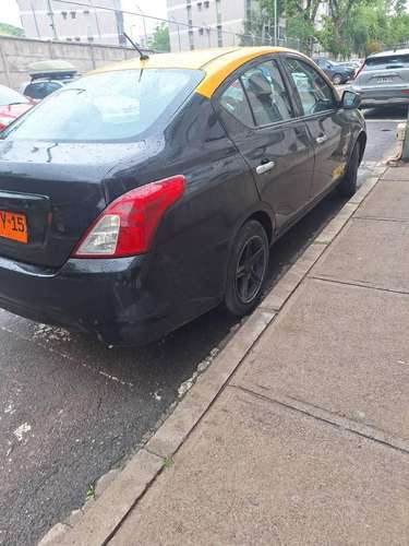 Taxi basico en perfecto estado económico