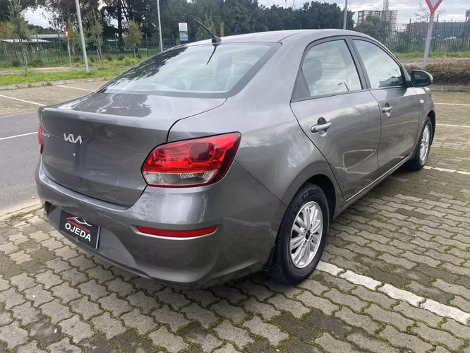 KIA SOLUTO MPI 1.4L 2023 - Imagen 4