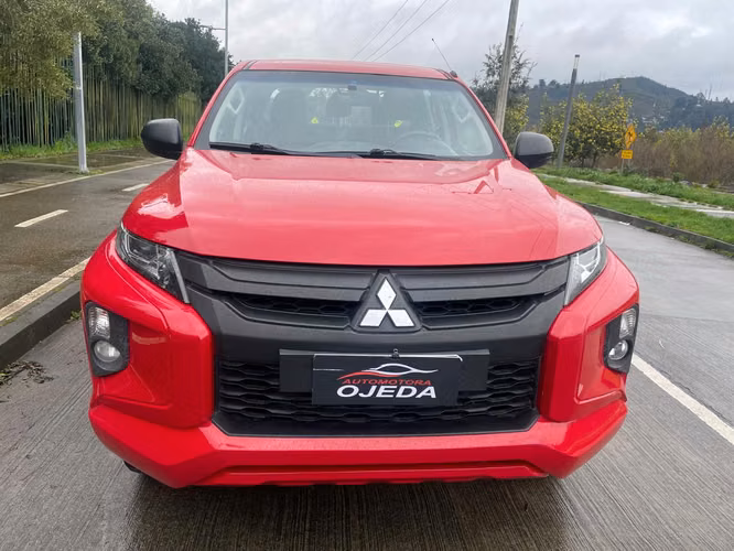 MITSUBISHI L200 CRM 4X4 2022 - Imagen 2