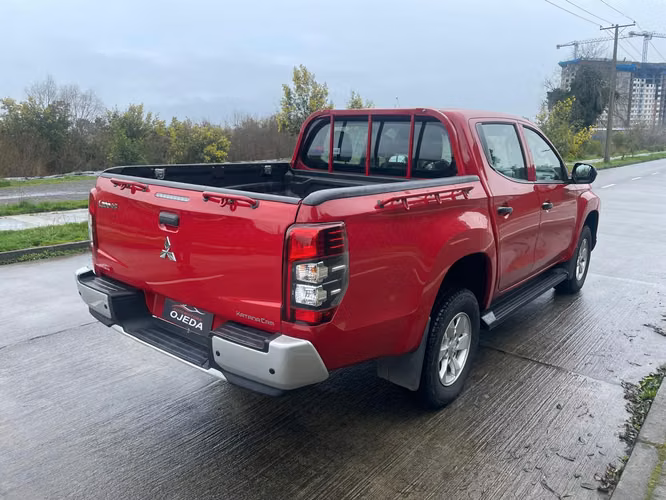 MITSUBISHI L200 CRM 4X4 2022 - Imagen 4