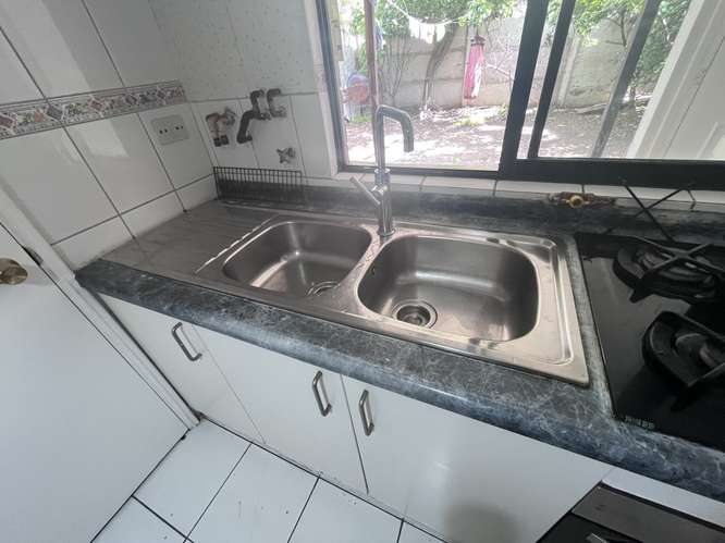 ARRIENDO AMPLÍA CASA/ CIUDAD SATÉLITE MAIPU - Imagen 6